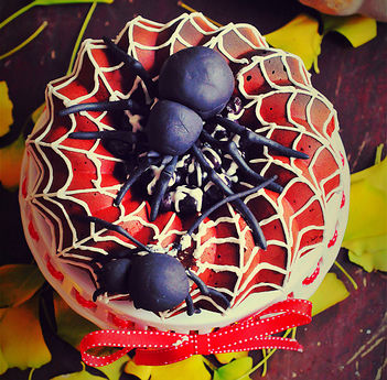 紅絲絨藍(lán)莓黑蜘蛛戚蛋糕